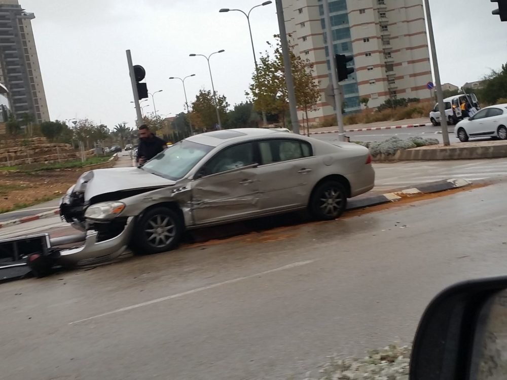 תאונת דרכים הנשיא חיפה (צילום ירון חנן)