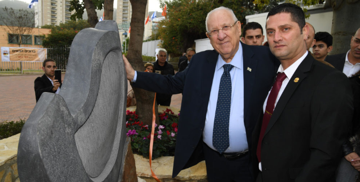 נשיא המדינה ראובן (רובי) ריבלין עם ראש העיר נשר רועי לוי (צילום: חיים צח).