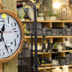 שעון קיר – אקססוריז • מרכז הקניות M כרמל (צילום: ירון כרמי)