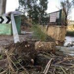 נחל הקישון גואה – הריסות סביב גשר – קריית חרושת  (צילום: ירון כרמי)