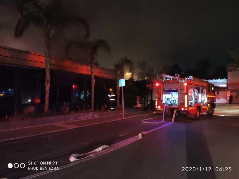 שריפה במסעדה ברחוב חלוצי התעשיה שבמפרץ חיפה(צילום: כבאות והצלה)