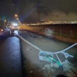 רכב התנגש בעמוד תאורה על כביש 70 צפונית ליגור (צילום: עדי לסקר)