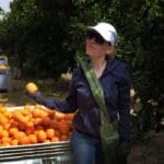 ויטלינה מוחין • קטיף עם השומר החדש בתקופת סגר הקורונה (צילום: ויטלינה מוחין)