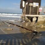 סככת מציל שנחשפה בעת נסיגת החול בחיפה (צילום: מוטי מנדלסון)
