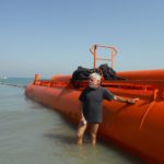 מוטי מנדלסון לייד ציוד למילוי חול – נסיגת החול בחוף קריית חיים בחיפה (צילום: מוטי מנדלסון)