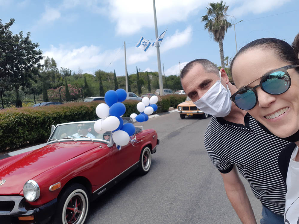מצעד מכוניות בחיפה מגיע לכרמל הצרפתי (צילום: ענת פלדמן)