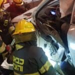 רכב מרוסק בתאונת דרכים קשה ברחוב העצמאות בחיפה במעורבות שני רכבים (צילום: כבאות והצלה)