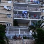 מסיבת מרפסות בנווה שאנן בתקופת סגר הקורונה (צילום: חגית אברהם)