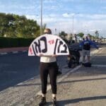הפגנה מול בז"ן נגד הזיהום (צילום: חגית אברהם)