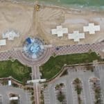 דחפור מסדר את החול מול בריכת הדולפין • העיר חיפה ריקה בתקופת סגר הקורונה (צילום רחפן: מרום בן-אריה)