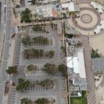 רחבת הקדרים בחוף דדו ומגרש החניה • העיר חיפה ריקה בתקופת סגר הקורונה (צילום רחפן: מרום בן-אריה)