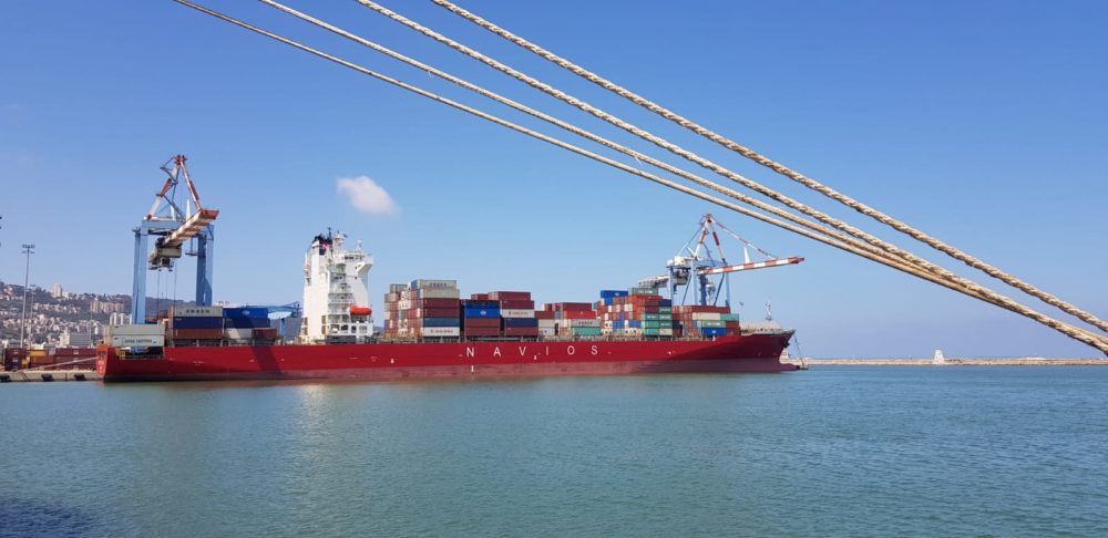 מטען חיוני למאבק בקורונה הגיע מטורקיה ואנגליה ונפרק בנמל חיפה (צילום: דוברות נמל חיפה)