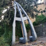 האנדרטה לזכרם של ימאי צי הסוחר הישראלי אשר ניספו בים ומקום קבורתם לא נודע (צילום: יעל ניצן)