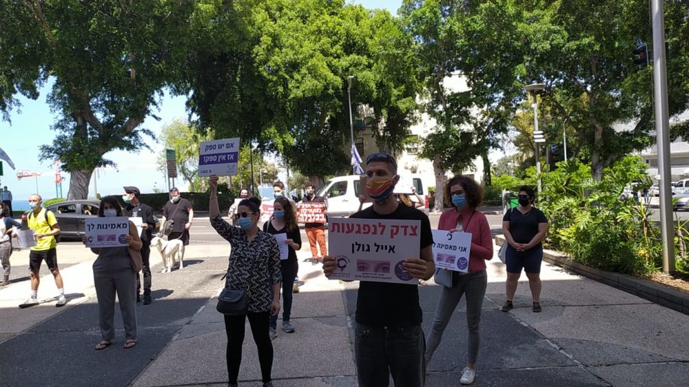 הפגנה נגד הופעתו של אייל גולן בחיפה (צילום חגית אברהם)