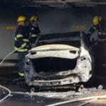 רכב עלה באש ברחוב גוט לוין בחיפה (צילום: כבאות והצלה)
