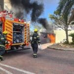 רכב עלה באש ברחוב גוט לוין בחיפה (צילום: כבאות והצלה)