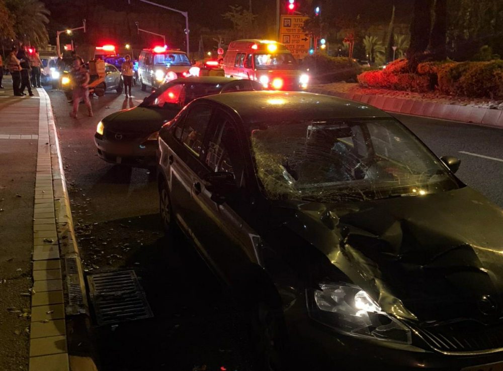 תאונת דרכים בדרך שמחה גולן בחיפה - אשה נהרגה (צילום: מד"א)