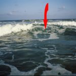 גל פריצה – זהו גל שנחצה ע"י זרמים חוזרים מהחוף (צילום: מוטי מנדלסון)