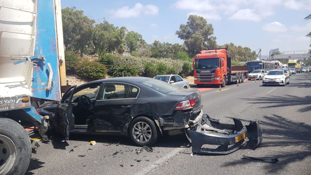 תאונת דרכים(צילום: דוברות  המשטרה)