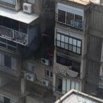 שריפה בדירה בבניין מגורים בחיפה (צילום: נור אלדין אלעבאסי)