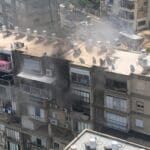 שריפה בדירה בבניין מגורים בחיפה (צילום: נור אלדין אלעבאסי)