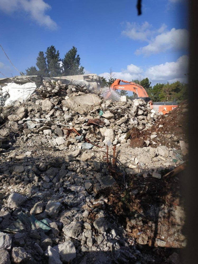 בנין בזק בדוד מרכוס נהרס (צילום: חי פה)