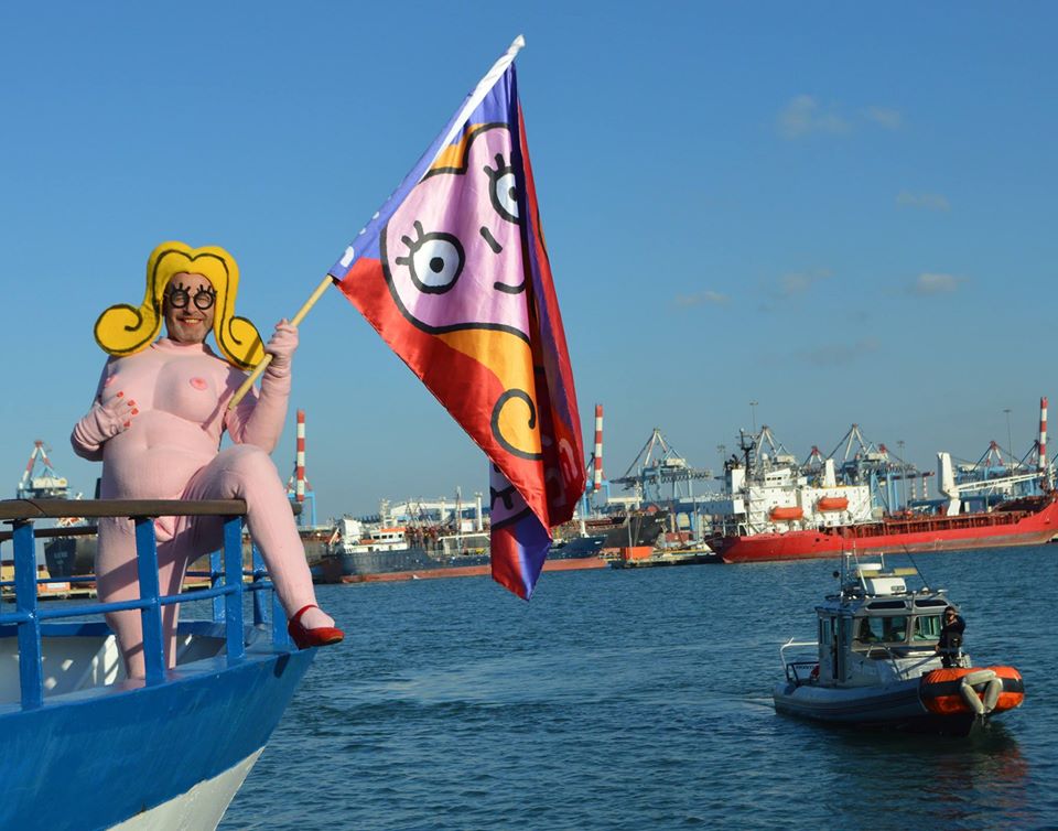 שושקה מפליגה לטקס "פסטיבל השרוטים", בביקור קודם בחיפה (צילום:די טרא ליטמן)