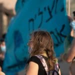 מיצג תנועת "XR – המרד בהכחדה" – טיילת בת גלים בחיפה (צילום: ירון כרמי)
