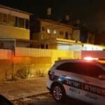 זירת דקירה בקריית ים – אשה דקרה את בעלה (צילום: משטרת ישראל)