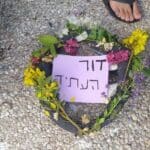 הלוויה לכדור הארץ | הפגנה מול עיריית חיפה – המרד בהכחדה (צילום: חגית אברהם)