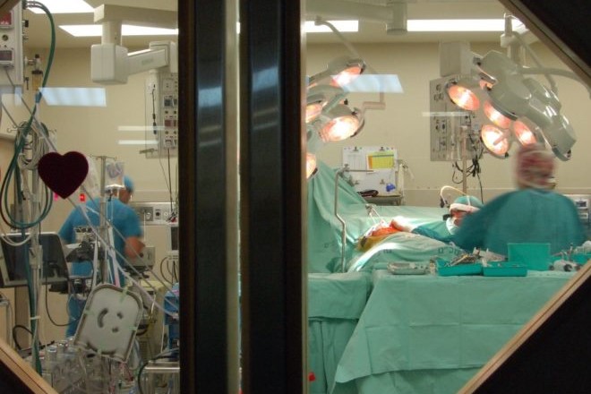 חדר ניתוח ברמב"ם. (צילום: הקריה הרפואית רמב"ם)