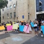 תלמידים, מורים והורים בהפגנה (צילום: טלי מילוא)