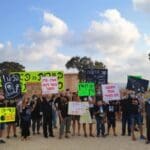 הפגנת תושבי קריית חיים – הזיהום ממיכלי תש"ן הורג אותנו (צילום: ירון חנן)
