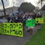 הפגנת תושבי קריית חיים – הזיהום ממיכלי תש"ן הורג אותנו (צילום: ירון חנן)