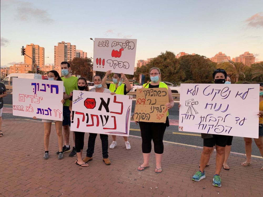 ההפגנה נגד האלימות בגני הילדים ולמען חוק הפיקוח - חיפה - צומת מקסים (צילום: נגה כרמי)