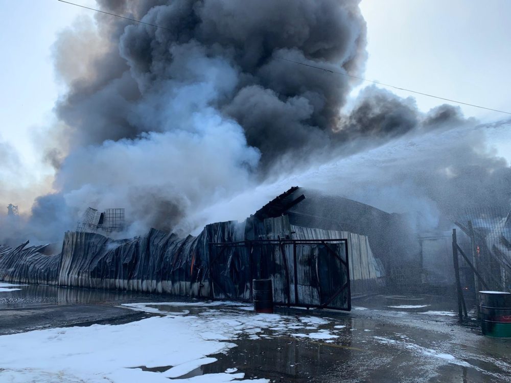 שרפה בפרק תעשיות מילגד מדרום לכפר מסריק (צילום: כבאות והצלה)(צילום: כבאות והצלה)