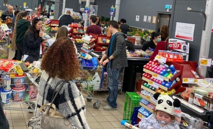 סופרמרקט בחיפה (צילום: סמדר סטולר פורת)