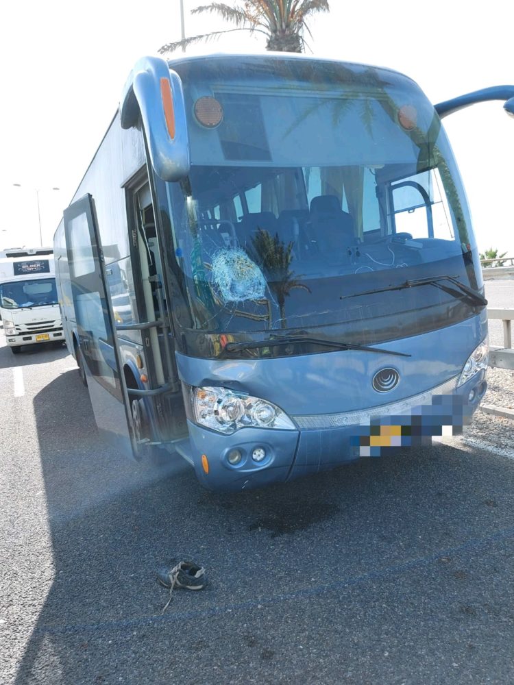 האוטובוס המעורב בתאונת הדרכים (צילום: מד
