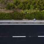 פעלולי סקייטבורד בכביש הריק| יום כיפור (צילום: עדי שילר)