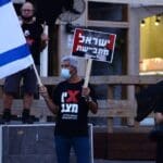 מחאת הדגלים השחורים – הפגנות נגד הממשלה במרכז זיו – חיפה (צילום: חגית אברהם)