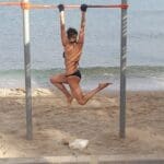 ריקוד באוויר • חוף בת- גלים – חיפה (צילום: שולה סנדר)