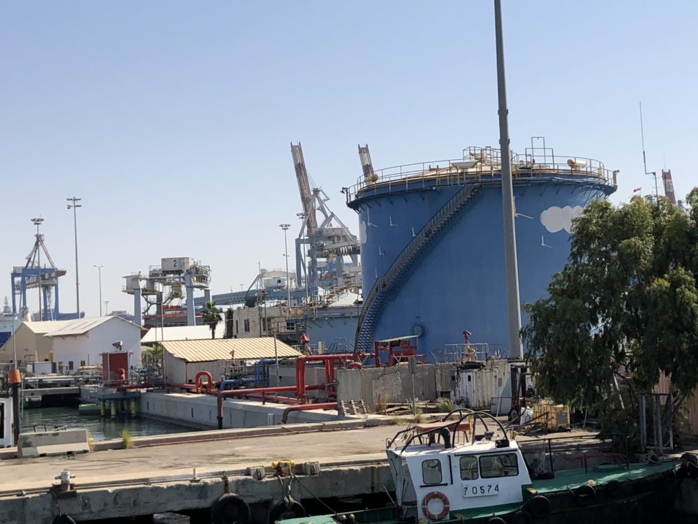 מסוף הדלקים ליצוא בנמל חיפה (צילום: ירון כרמי)