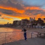 זריחה בטיילת בת גלים בחיפה (צילום: אקי פלקסר)