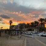 זריחה בטיילת בת גלים בחיפה (צילום: אקי פלקסר)