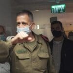 ביקור הרמטכ"ל – רא"ל אביב כוכבי במחלקת קורונה ברמב"ם (צילום: דובר צה"ל)