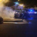 כיבוי רכב שעלה באש בנשר (צילום: כבאות והצלה)
