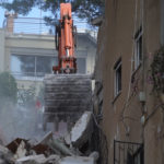 הריסת המבנה • התחדשות עירונית ברחוב רחל 12 בשכונת כרמליה בחיפה (צילום: ירון כרמי)