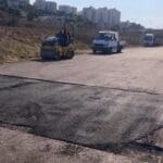 התקנת באמפרים באזור חוף הגולשים בטיילת ראש הכרמל בחיפה – יוברט המפרי – חוף הכנסיה (צילום: חי פה)