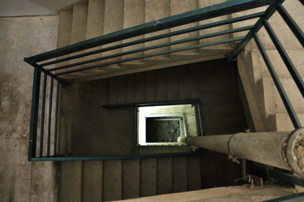 מדרגות הבניין ברחוב סירקין (צילום: עומר מוזר)