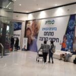 מתחם חיסונים לקורונה נפתח בקניון שער הצפון (צילום: חי פה – תאגיד החדשות של חיפה והסביבה)